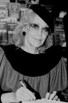 Hildegard Knef bei der Präsentation ihres Buches "So nicht" am 18.10.1982 in Hamburg (3) - Foto: VIRGINIA